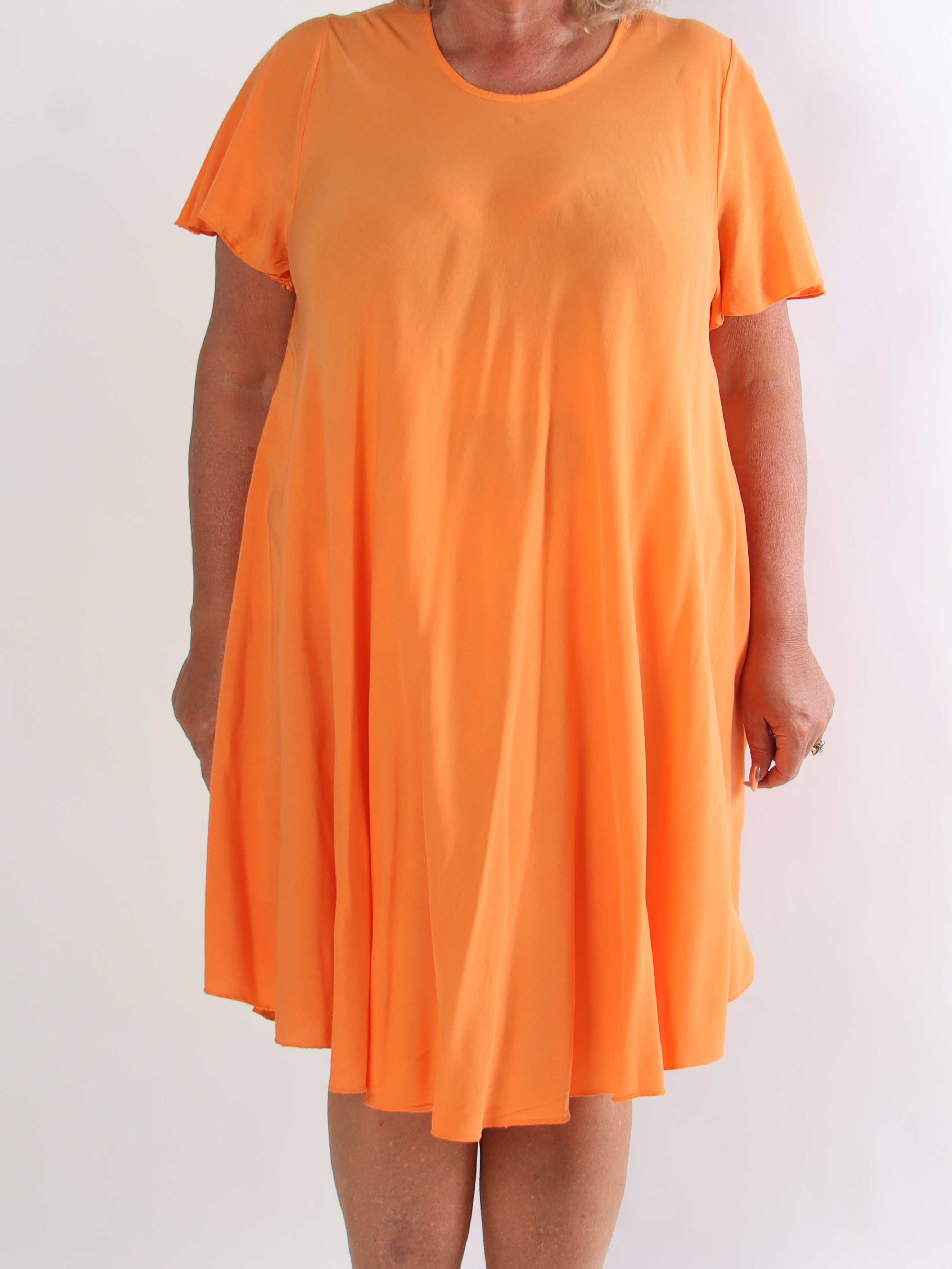 Gracia - Kort plus size t-shirt kjole i viskose med A-facon